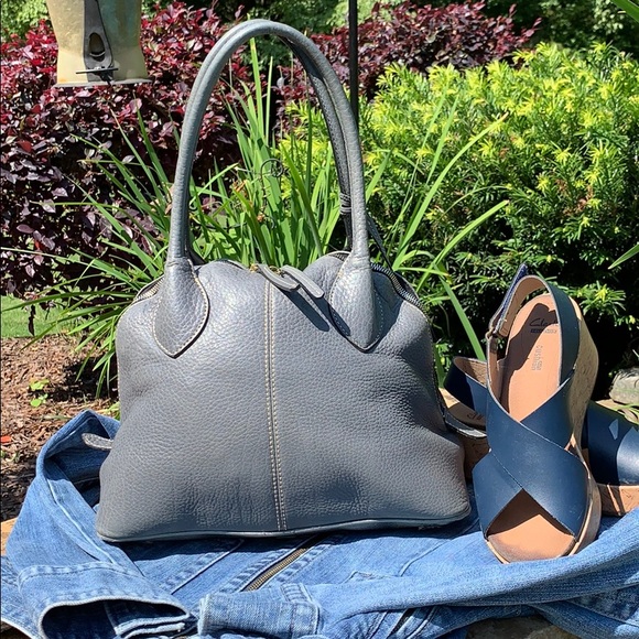 Dooney & Bourke Handbags - ‼️FINAL DROP‼️👜Dooney and Bourke leather satchel